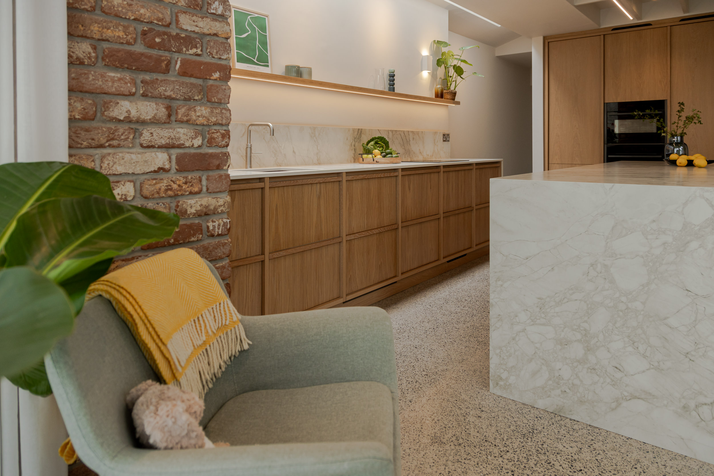 PW__0318 bespoke kitchen soft textures natural light warm timber tones bespoke joinery