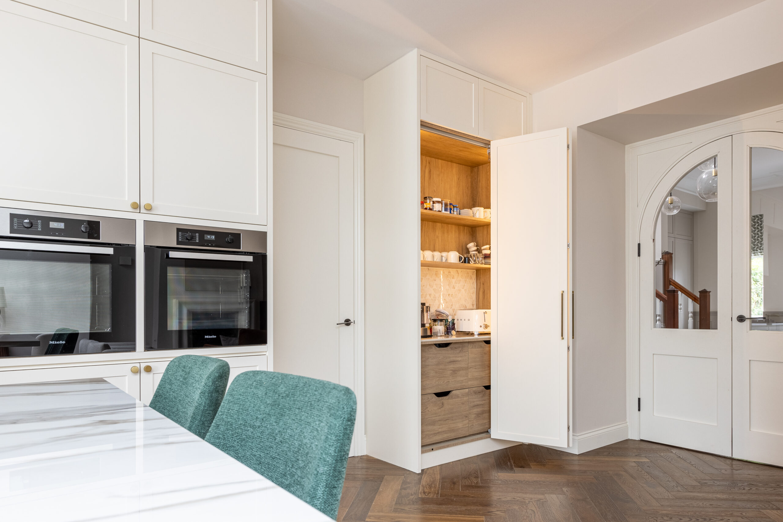 Contemporary classic kitchen