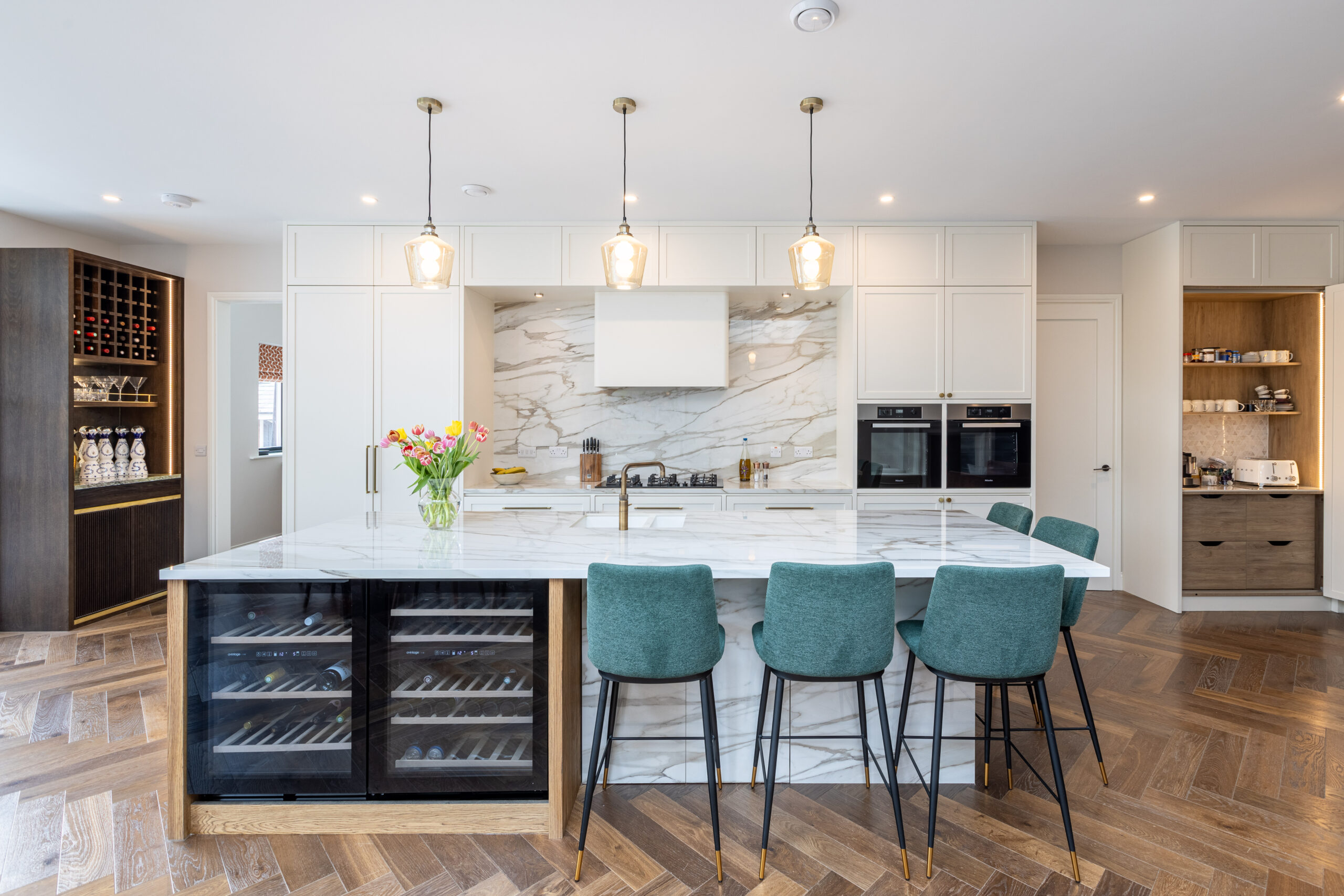 Contemporary classic kitchen