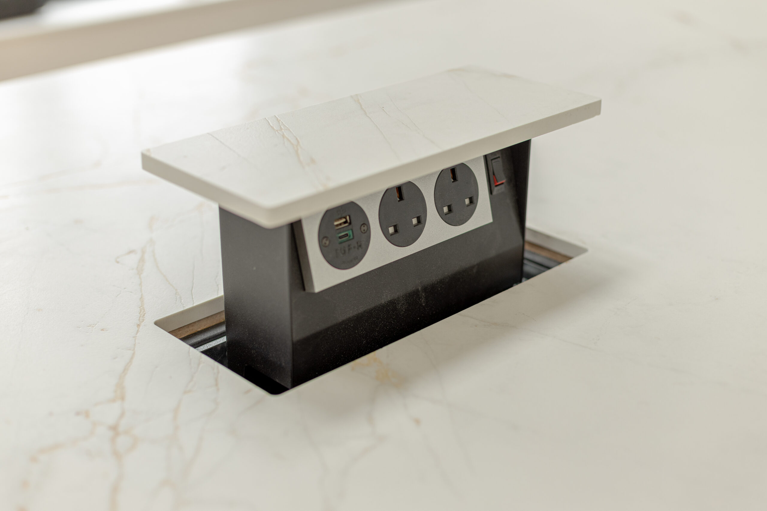 A refined modern classic kitchen combining timeless shaker cabinetry with contemporary finishes and natural warmth.